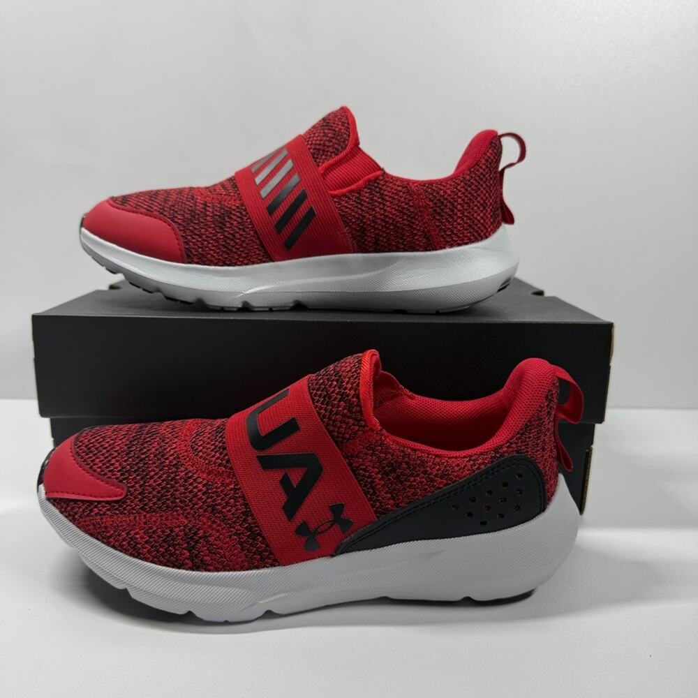 NIB • Under Armour Surge 3 Slip Size: 4Y